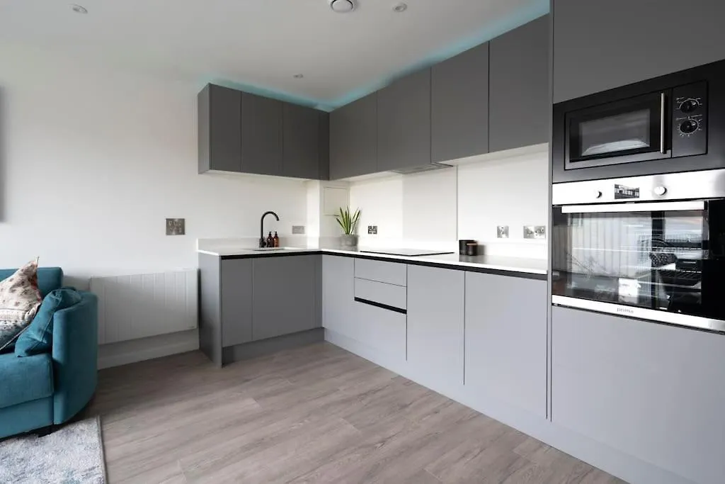 City Centre Apt - Sleeps 6 - Heart Of Belfast Apartment 0*,